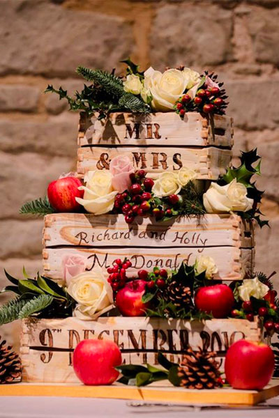 ask-the-expert-wedding-styling-and-decoration-winter-wedding-red-and-green-3 cake