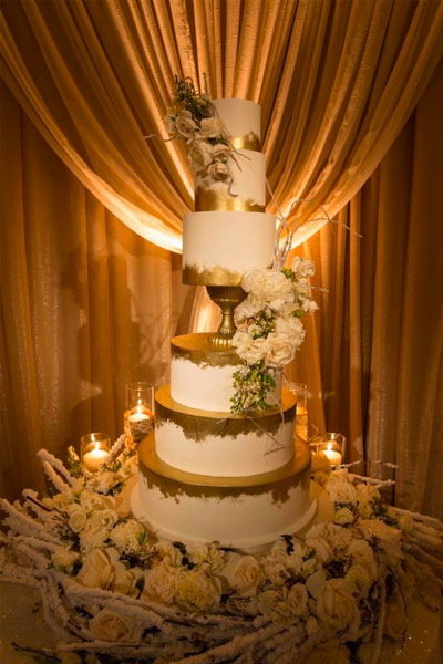 ask-the-expert-wedding-styling-and-decoration-winter-wedding-white-and-gold-1 cake