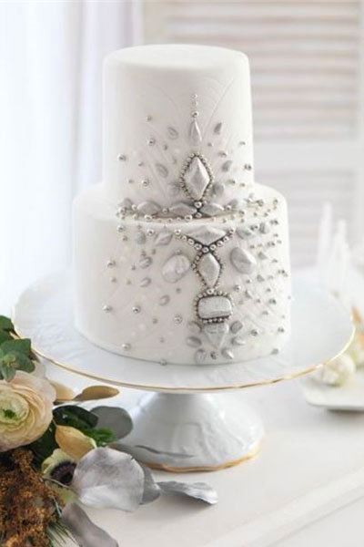 ask-the-expert-wedding-styling-and-decoration-winter-wedding-white-and-silver-1 cake